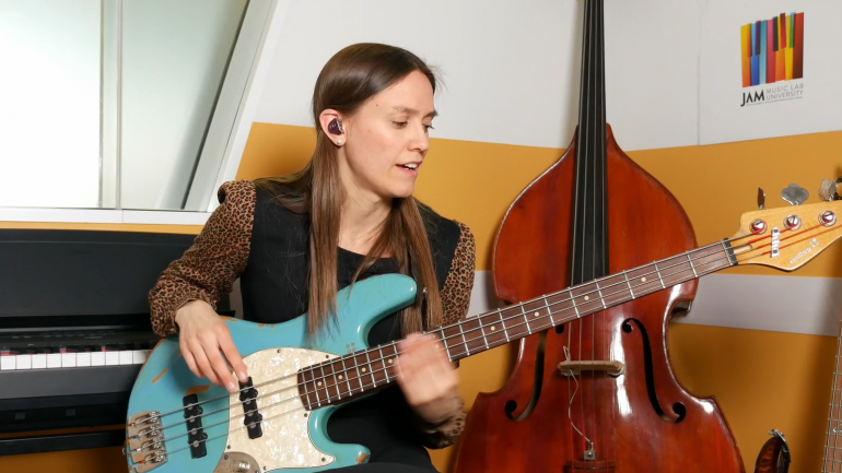 Study Electric Bass with JULIA HOFER